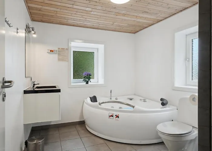 7 Bedroom Stunning In Omme